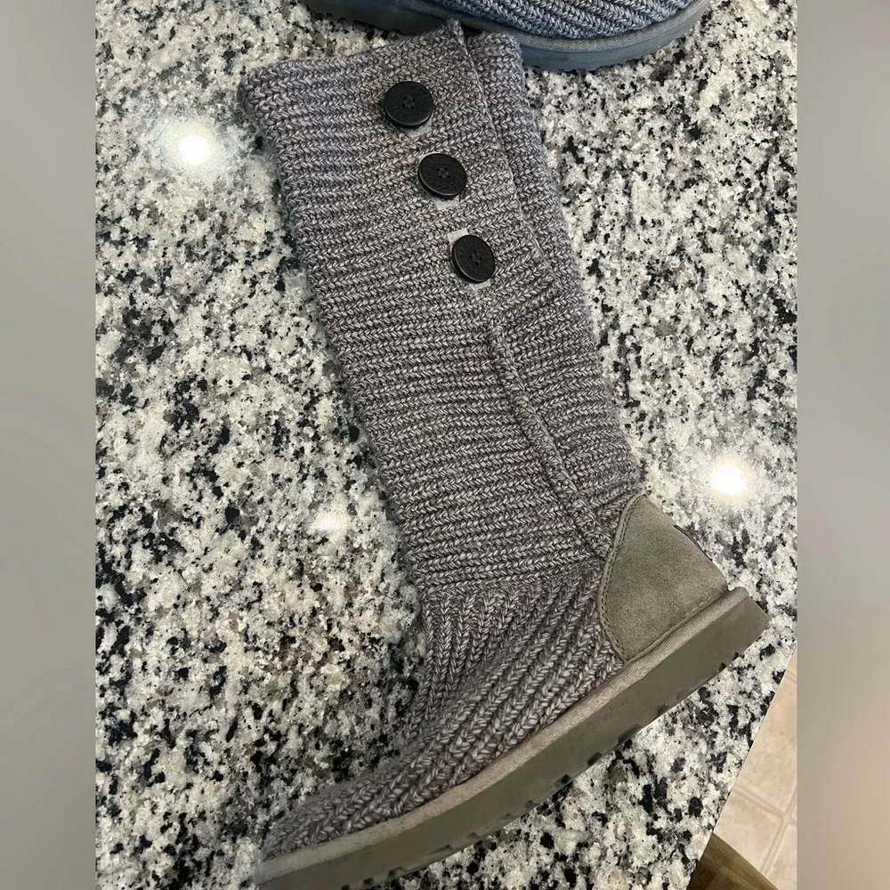 Grey Ugg Classic Cardy boots size 9 - Picture 4 of 7